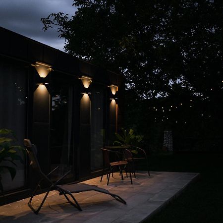 Tiny House Mezi Sklepy Apartment Kobyli Exterior photo