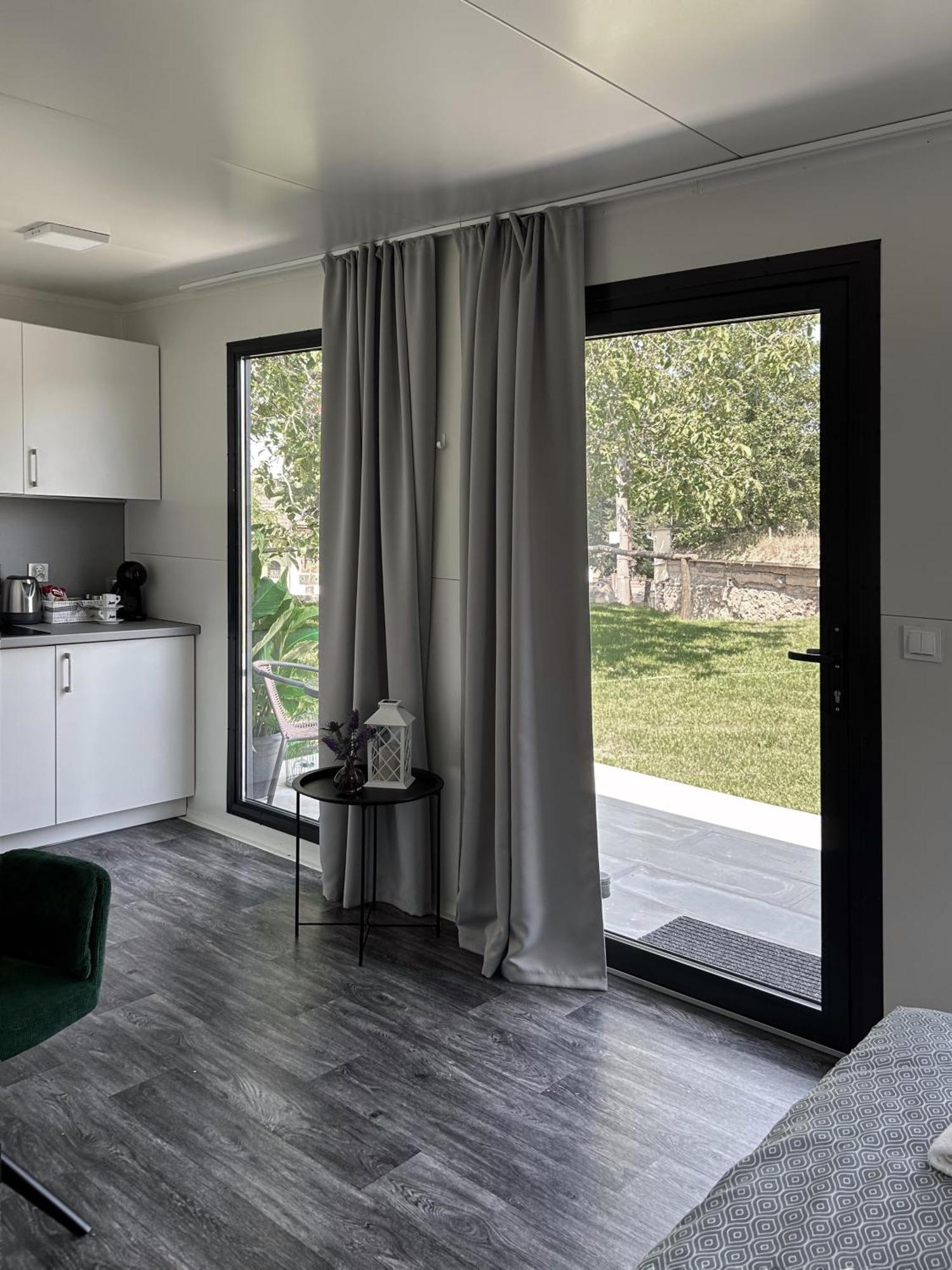 Tiny House Mezi Sklepy Apartment Kobyli Exterior photo