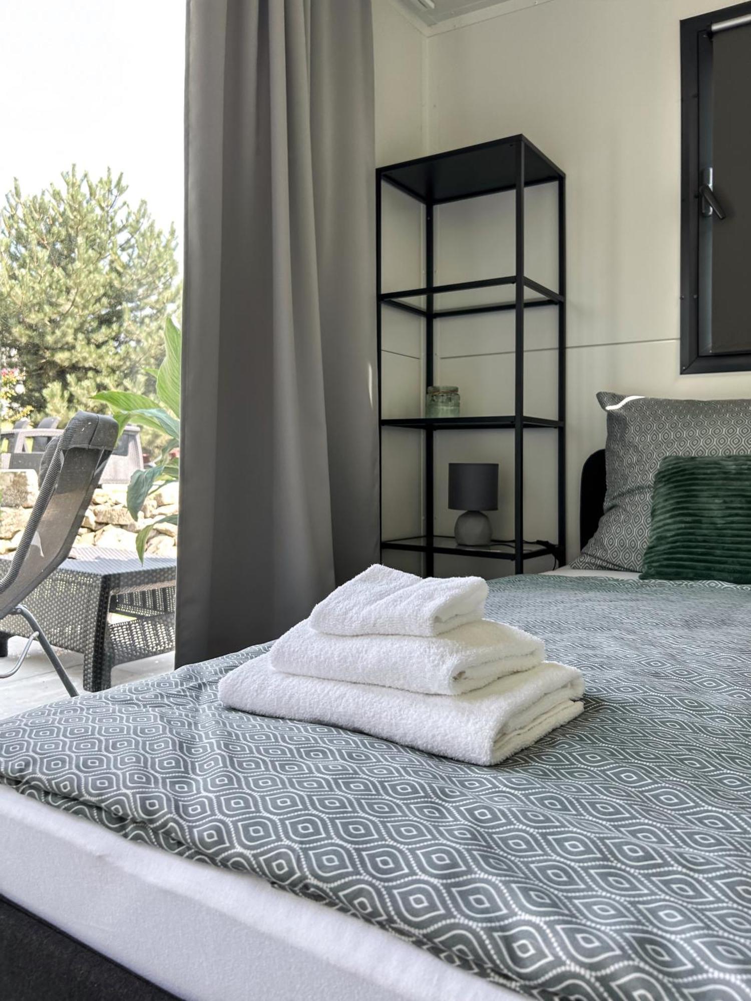 Tiny House Mezi Sklepy Apartment Kobyli Exterior photo